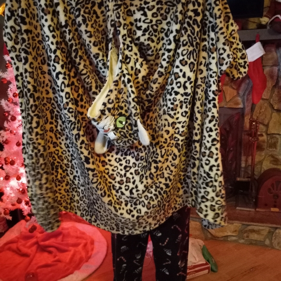 Cozy Wrap Cat Hooded Leopard Print Snuggle Adult Wearable Blanket Sloungy Fleece - Picture 7 of 11